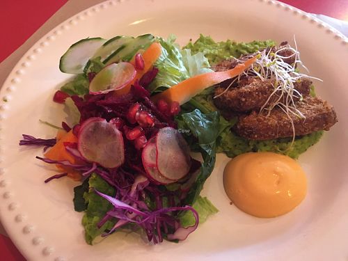 Dish of the day : crispy tofu, peas purée, spicy mayo, mixed salad at Café Com Calma in Lisbon