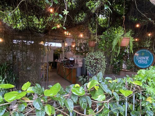 Outdoor & indoor seating at El Chante Verde in La Fortuna