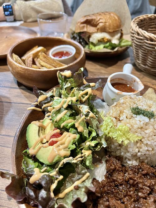 Sonu Sonu does it again with delish meals and great customer service!  #Veganuary at Sonu Sonu in Fukuoka