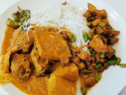 Beehon with side dishes at Fu Yuan 福缘素食 - Blk 58 Bedok South in East Singapore