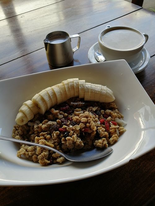 Granola mit Banane at Thirema Coffee Shop and Restaurant in Tortuguero