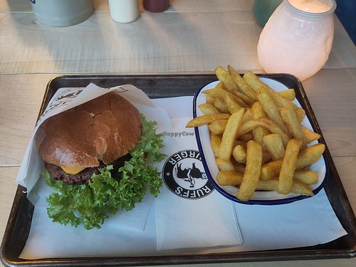 BBQ burger and fries at Ruff's Burger - Glockenbach in Munich