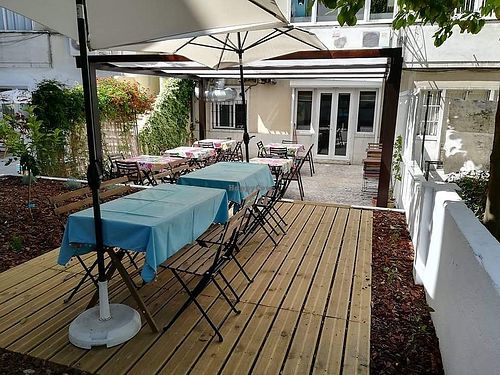 Tea garden at Empório do Chá in Lisbon