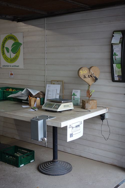 The "checkout" corner with a price list, a scale, and a money box at Möhre ohne Mist in Kandel