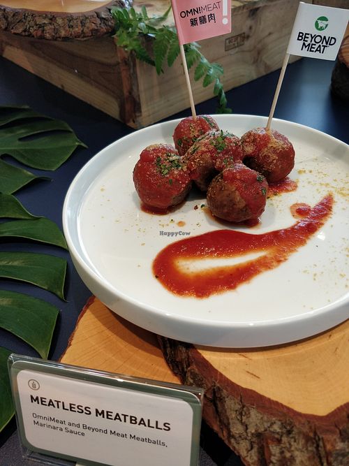 Meatless meat balls at Green Common 绿客门 in Central Singapore