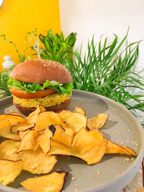 Organic Burguer 🍔 chickpeas and quinoa, organic herbal sauce and sweet potato chips. at Vizzio Cafe in Lisbon