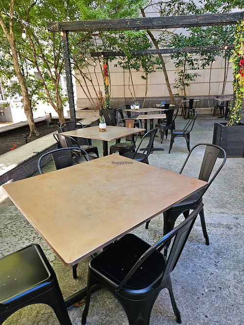 Outdoor dinning at Copper Branch in Nashville