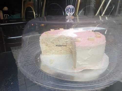 Vegan pina colada cake at We Love Coffee in Leuven