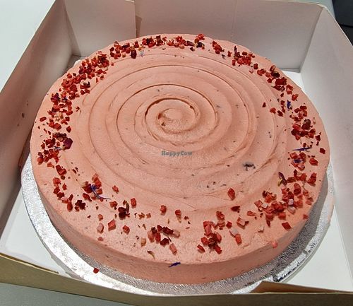 Vegan strawberry cake at We Love Coffee in Leuven