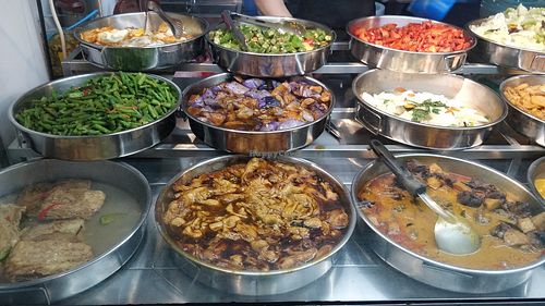 Buffet spread at Shun Lai Vegetarian 顺莱素食 in Central Singapore