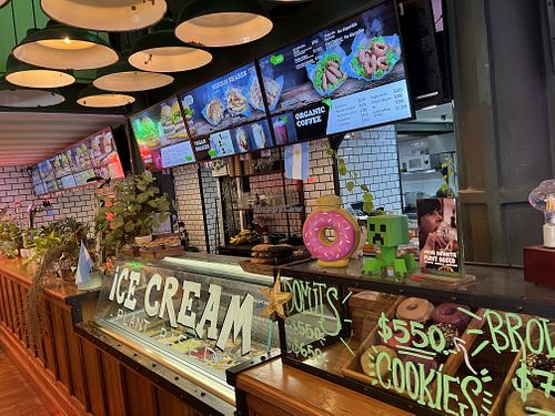 Long counter where you order  at Hierbabuena Vegan in Buenos Aires