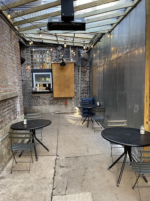 Outdoor seating  at Pizza Friendly Pizza in Chicago
