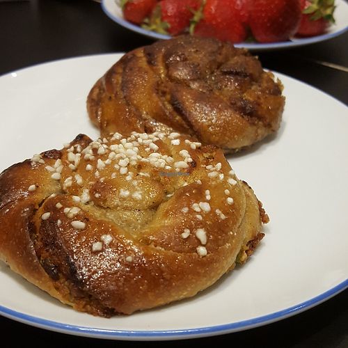 Cardamon and pistachio buns at Fraa.kost in Norwich