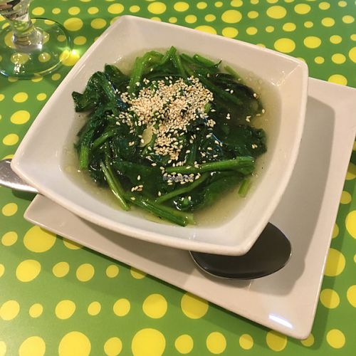 sopa de sesamo y espinacas at Loving Hut in Madrid