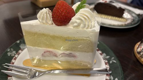 Strawberry shortcake   at Marbre Vegan in Tokyo