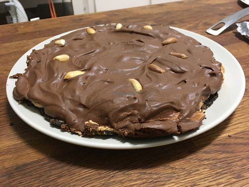Full peanut butter and chocolate pie at Vegan in Heaven in Amadora