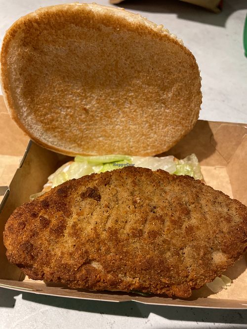 vegan mayo, lettuce and vegan burger at KFC in Hatfield