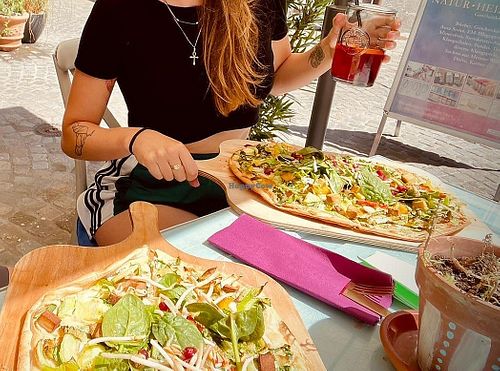 Flammkuchen & ice tea at Das Sündikat in Thun