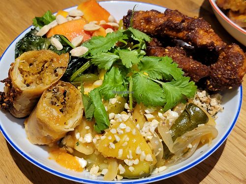 Thai bowl at Peaches Gastro Girls in Warsaw