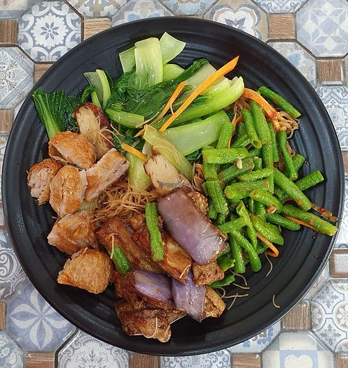 Economic bee hoon with various vegetables. Photo by Sam Lama at Vegan Craft 艺素蔬品 in Northeast Singapore