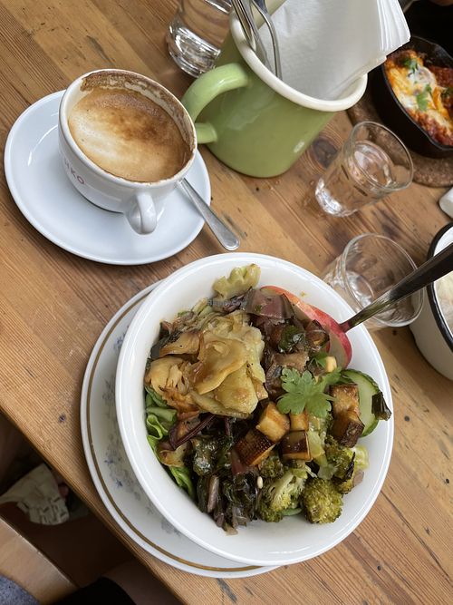 Tofu bowl at Pomeranze Kaffeebar in Berlin