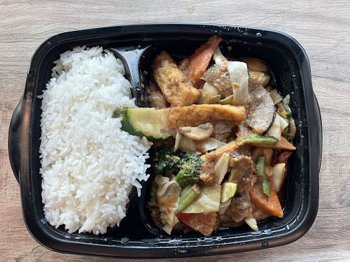 13 fried vegetables in authentic Satay saucee (extra tofu) - great stand-in for Gado-Gado at Saigon Food & Trend in Hannover