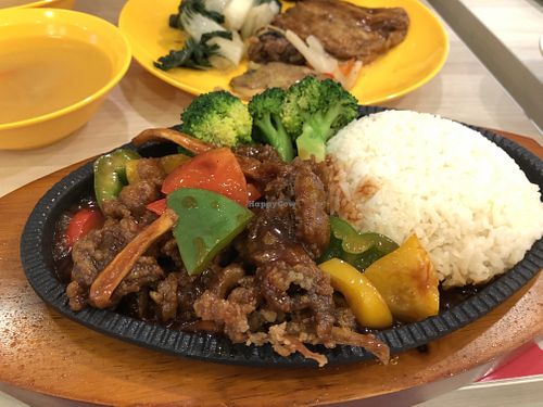 Hot plate mushrooms  at Makan Vegan 斋这里 - Commonwealth in Central Singapore