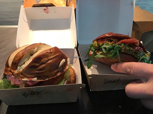 Fox burger (left), Hanf im Glück burger (right) at Burgerheart in Leipzig