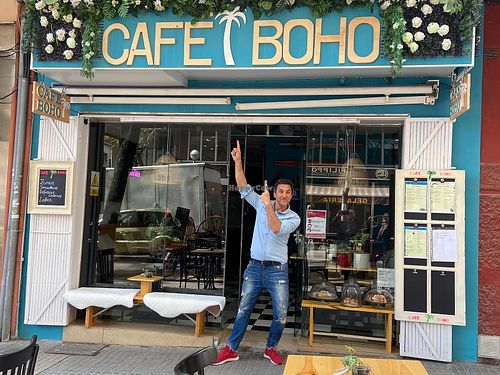 Ömer - the owner opened his cafe during the second Corona wave. at Café Boho  in Mallorca