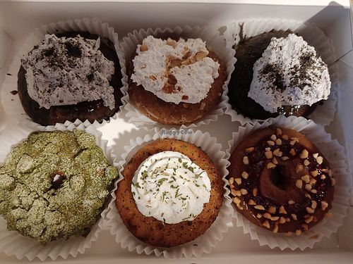 Six takeaway doughnuts at O.verte Donuts 오베흐트 도넛 in Seoul