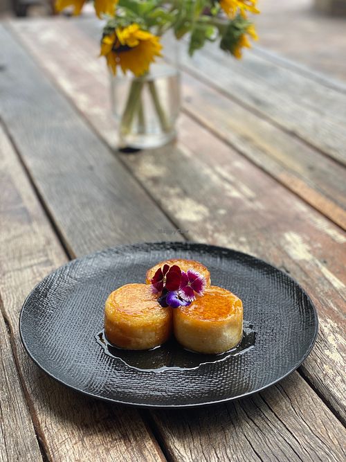 Vegan crumpets at COQUUN in Maitland