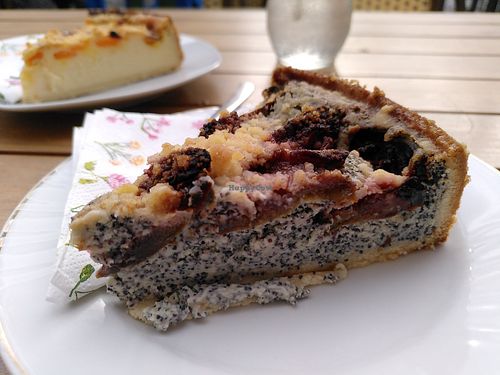 Mohn-Zwetschgen-Streuselkuchen (Vegan) at Lilli's Kuchenwerkstatt in Saarbrucken