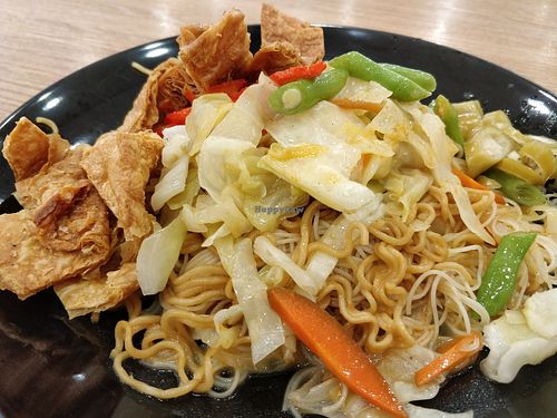Economic bee hoon and noodles at Vegetarian 素 - Peninsula Plaza in Central Singapore