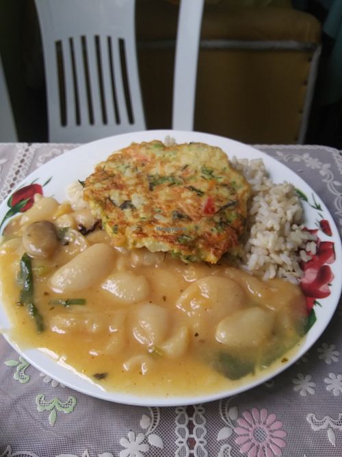 Main plate has giant lima beans, whole grain rice and a tortilla made with eggs and veggies #Veganuary at Las Mercedes in Trujillo
