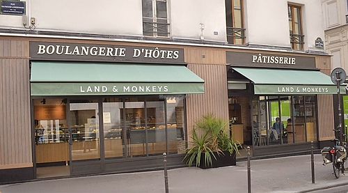 
Recipes for breads made from organic flours, artisanal pastries, pastries, sandwiches and seasonal salads... of course always in 100% vegetable and 100% gourmet versions!
 at Land & Monkeys - Pernety in Paris