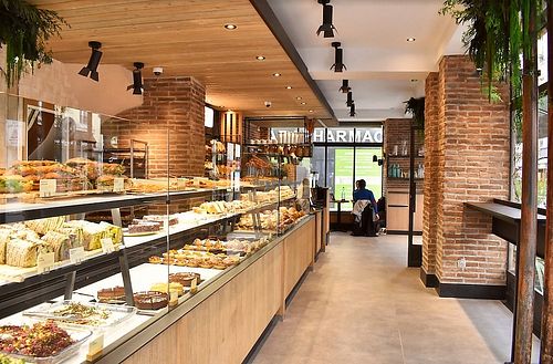 
Recipes for breads made from organic flours, artisanal pastries, pastries, sandwiches and seasonal salads... of course always in 100% vegetable and 100% gourmet versions!
 at Land & Monkeys - Pernety in Paris