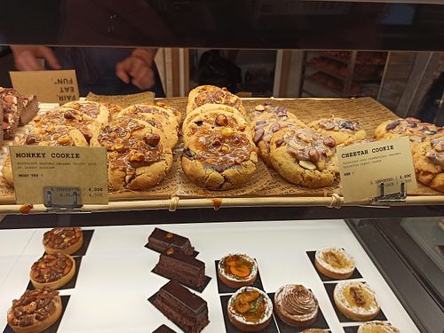 cakes at Land & Monkeys - Pernety in Paris