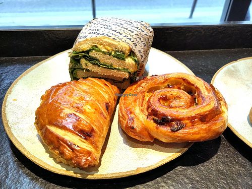 Sandwich, apple chausson and shaving bread at Land & Monkeys - Pernety in Paris