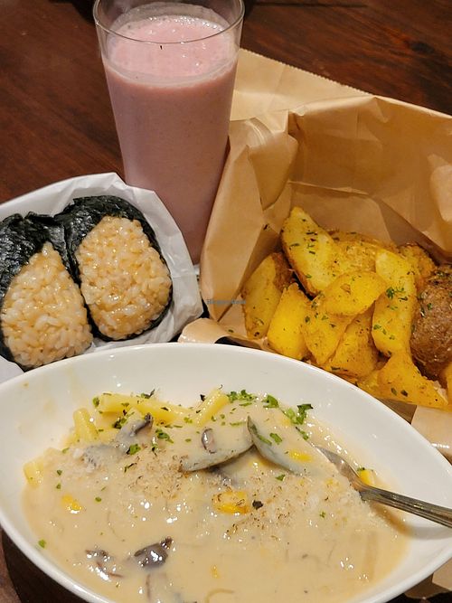 Small dishes from Meetup event. Mac n cheese (soupy), rice balls, potatoes, and a berry smoothie at Rainbow Bird Rendezvous in Tokyo