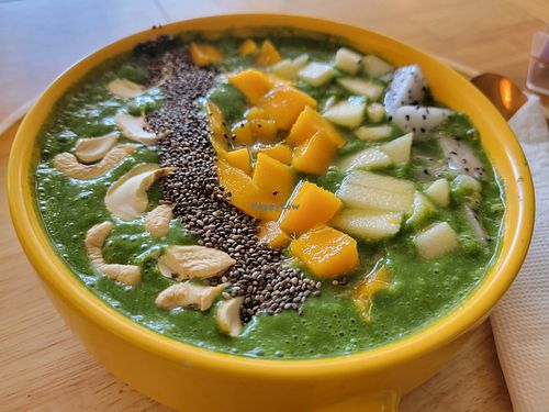 Green matcha smoothie bowl at Kali in Koh Phangan