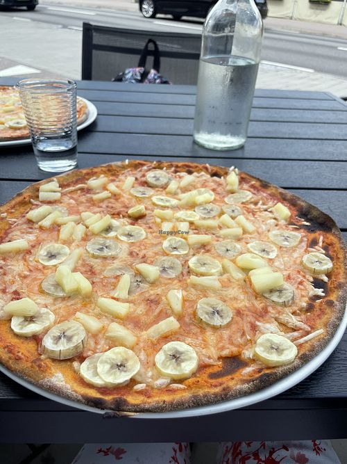 Very thin and crispy, looks perhaps too well done, but was perfect! 👌  at Picasso in Bastad