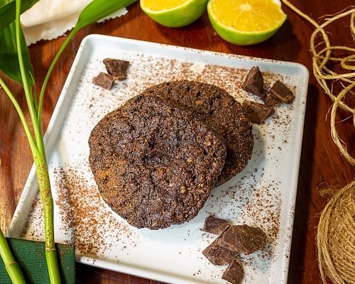 Orange w/ cacao cookie (gluten free) at Aviva Vegetal in Porto Velho