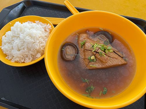Herbal chicken 8/10, if there’s red cut chilli will be great  at Say Green 绿素 in East Singapore