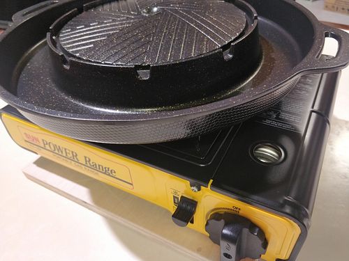 Gas cooker and brand new hot plate at Vegetarian THAI Sukata 素烧烤 in Central Singapore