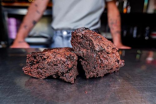 Vegan brownie at Estaçao de Santos in Lisbon