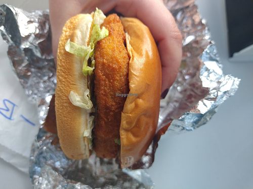 Chicken sandwich at Stand-Up Burgers - Wells in Chicago