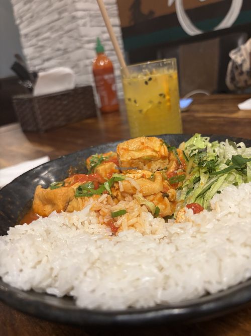 Tofu in tomato sauce, passion fruit lemonade   at Pho Vietnam Anglická in Prague