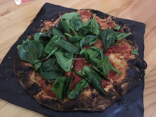Marinara pizza at DeBru in Lisbon