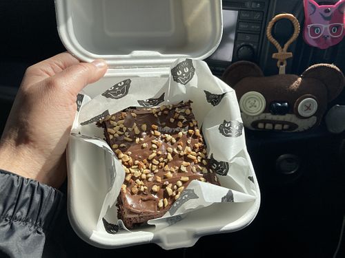 Super big brownie. Doesn’t happen often but I shred it.  at Dee Dees Vegan Cafe in Biggleswade