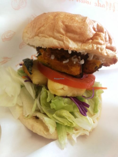 vegan burger with plant-based pattie at ChūnTiān Qīng Shí 春天輕食 in Hualien